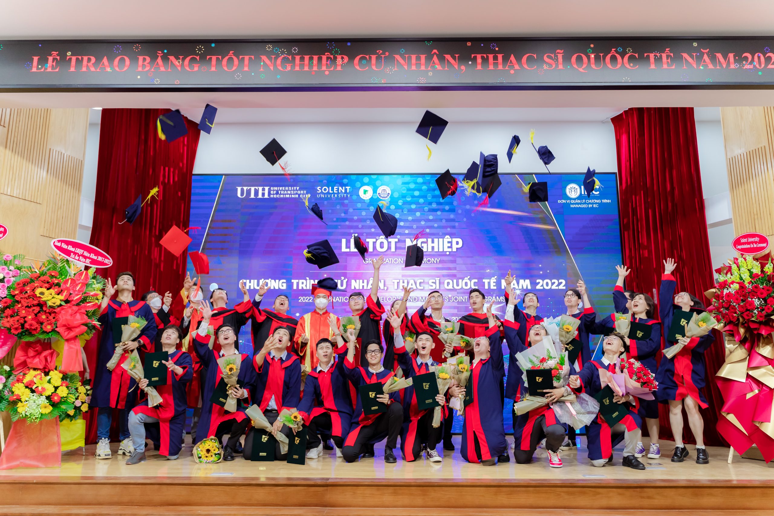Lễ tốt nghiệp Cử nhân, thạc sĩ liên kết quốc tế 2022